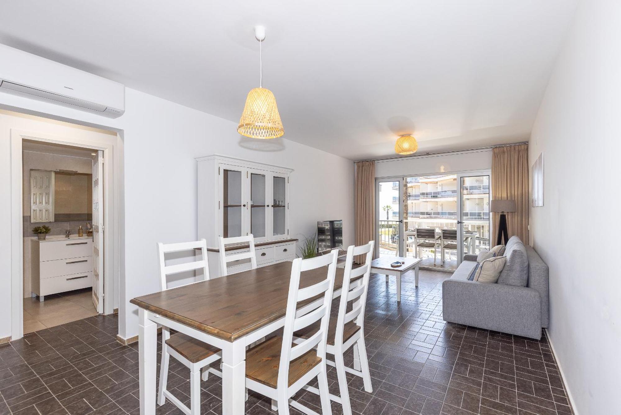 Uhc Dms Family Apartments 坎布里尔斯 外观 照片